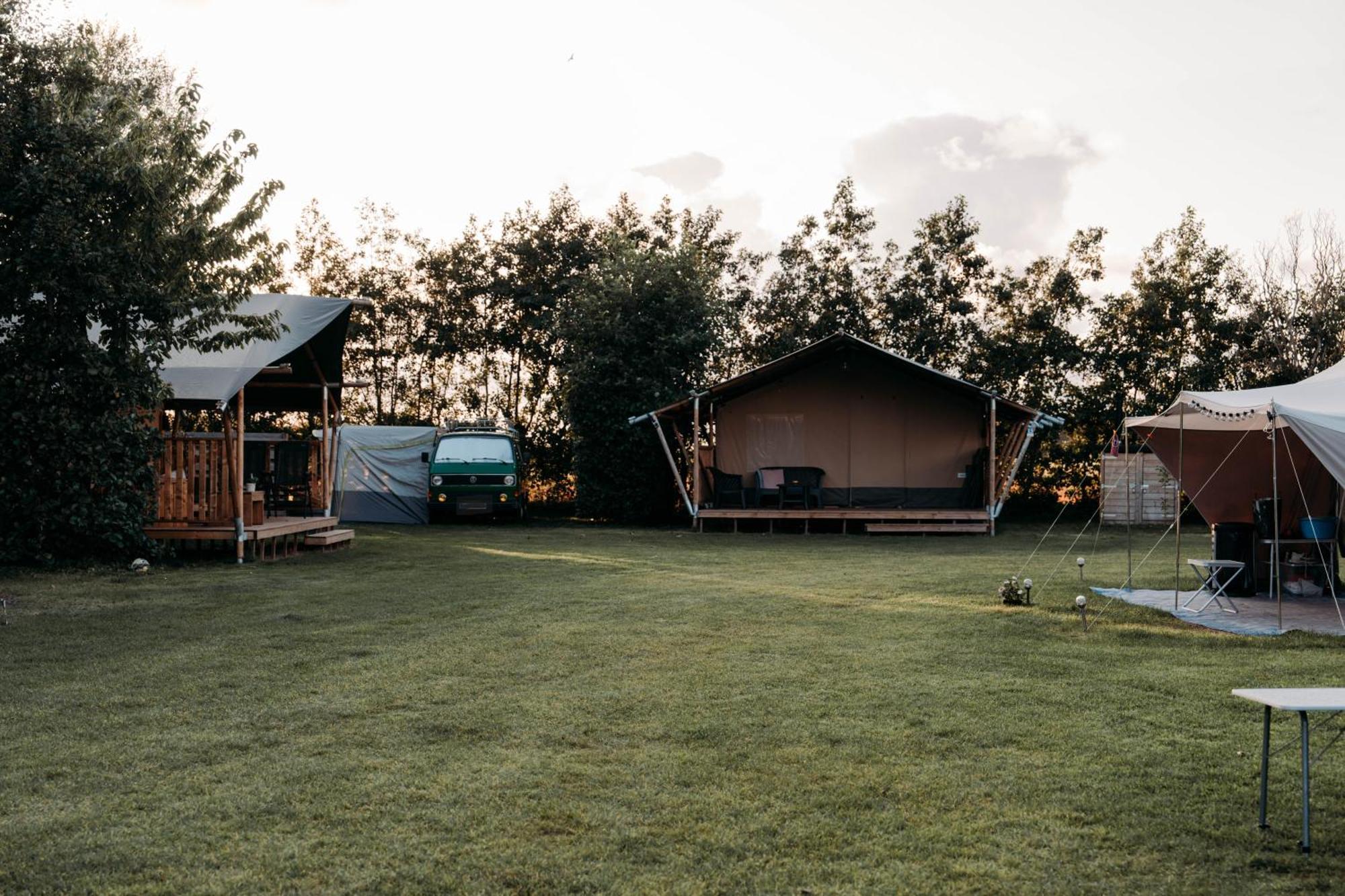 Finse Woning Op Camping De Tulpenweide Breezand ภายนอก รูปภาพ