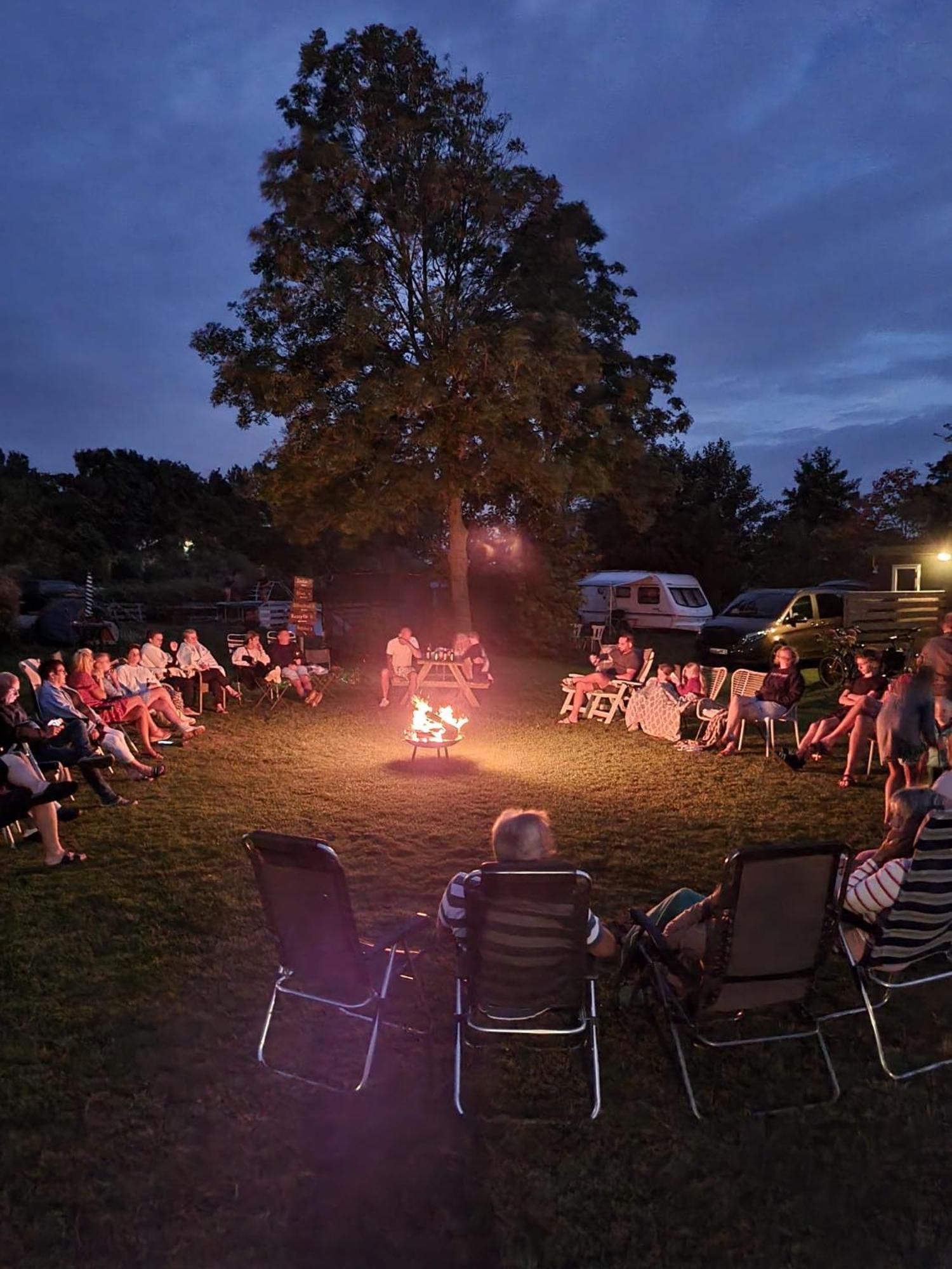 Finse Woning Op Camping De Tulpenweide Breezand ภายนอก รูปภาพ