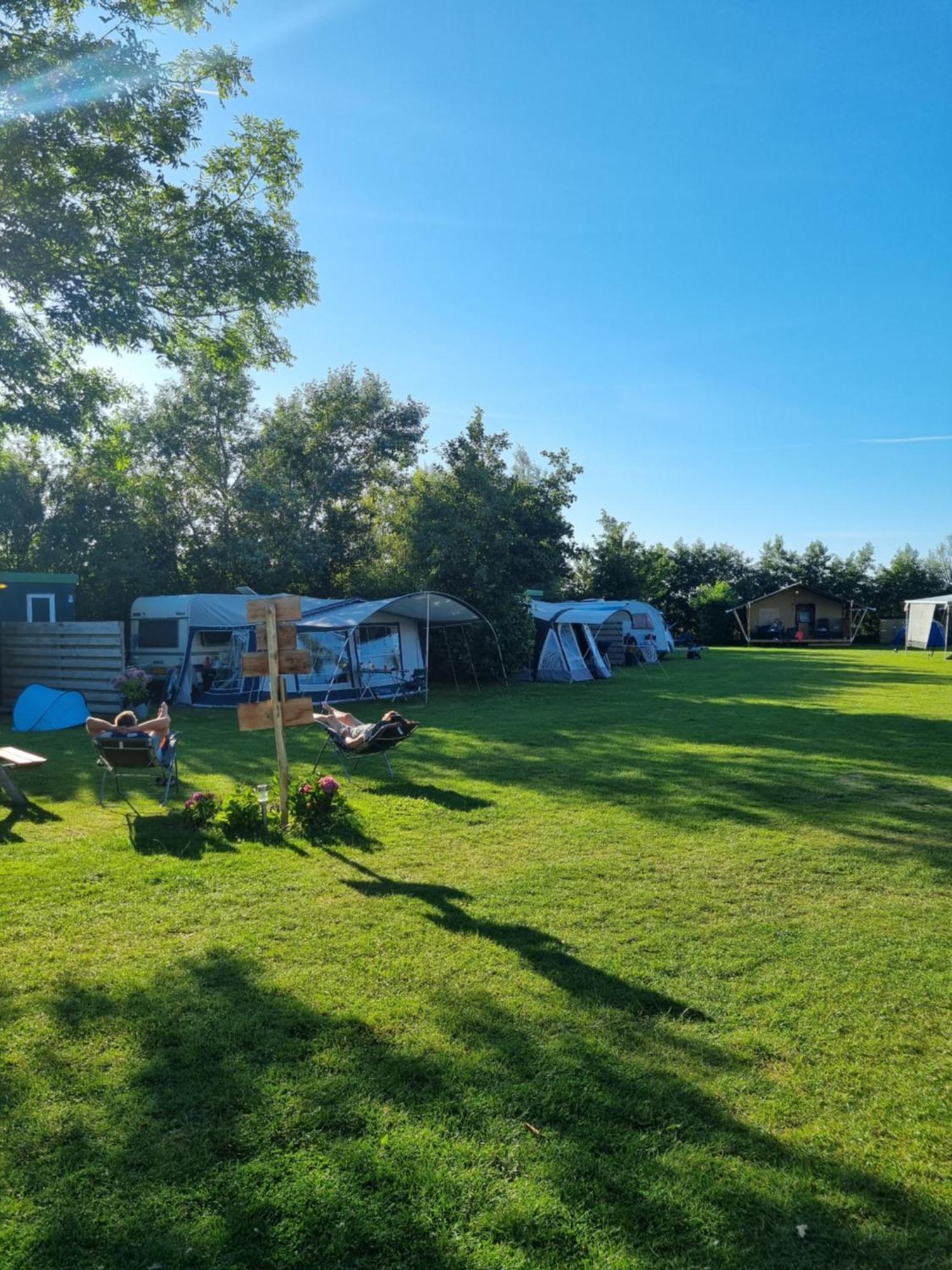 Finse Woning Op Camping De Tulpenweide Breezand ภายนอก รูปภาพ